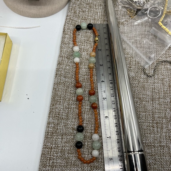 Vintage 14K Beaded Necklace Featuring Jade, Carnelian, and White Stones - Picture 16 of 17